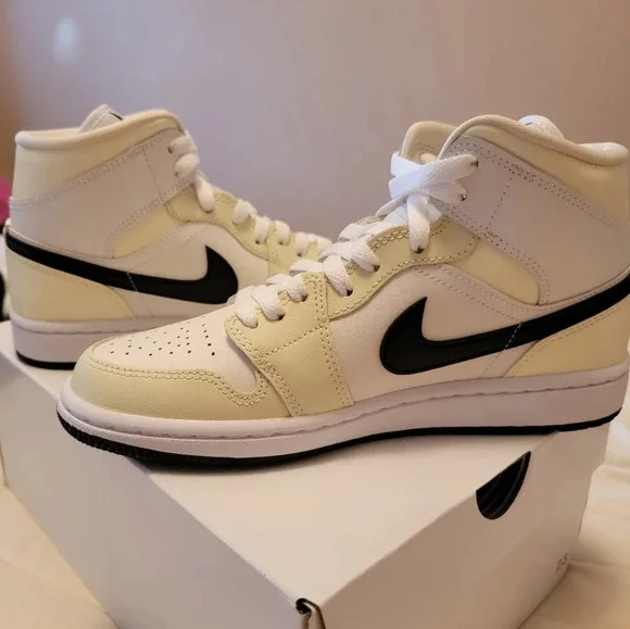 Nike Air Jordan 1 Mid Sneakers in Cococut Milk NWT - Picture 6 of 8